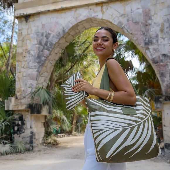 ALOHA Collection Small Pouch in Shade - Picture 4 of 4